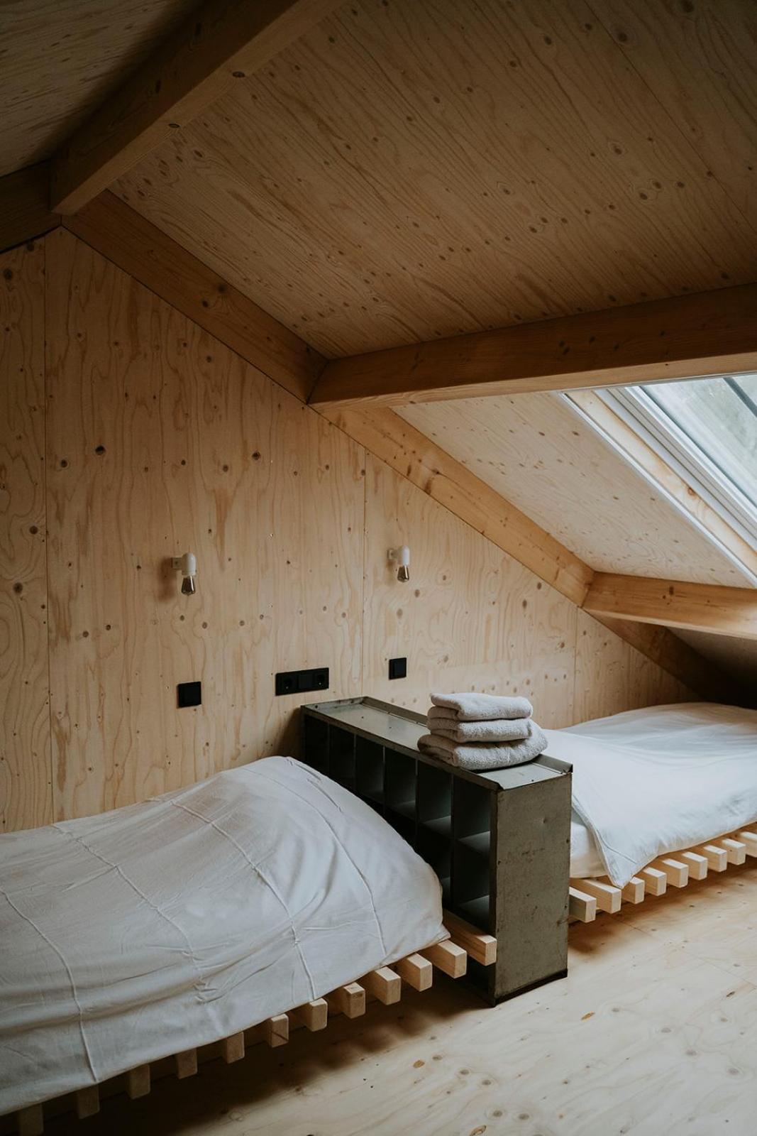 Bed and Breakfast Bed En Brood In De Kapschuur - Boerderij De Zuiderkrib Kraggenburg Exterior foto